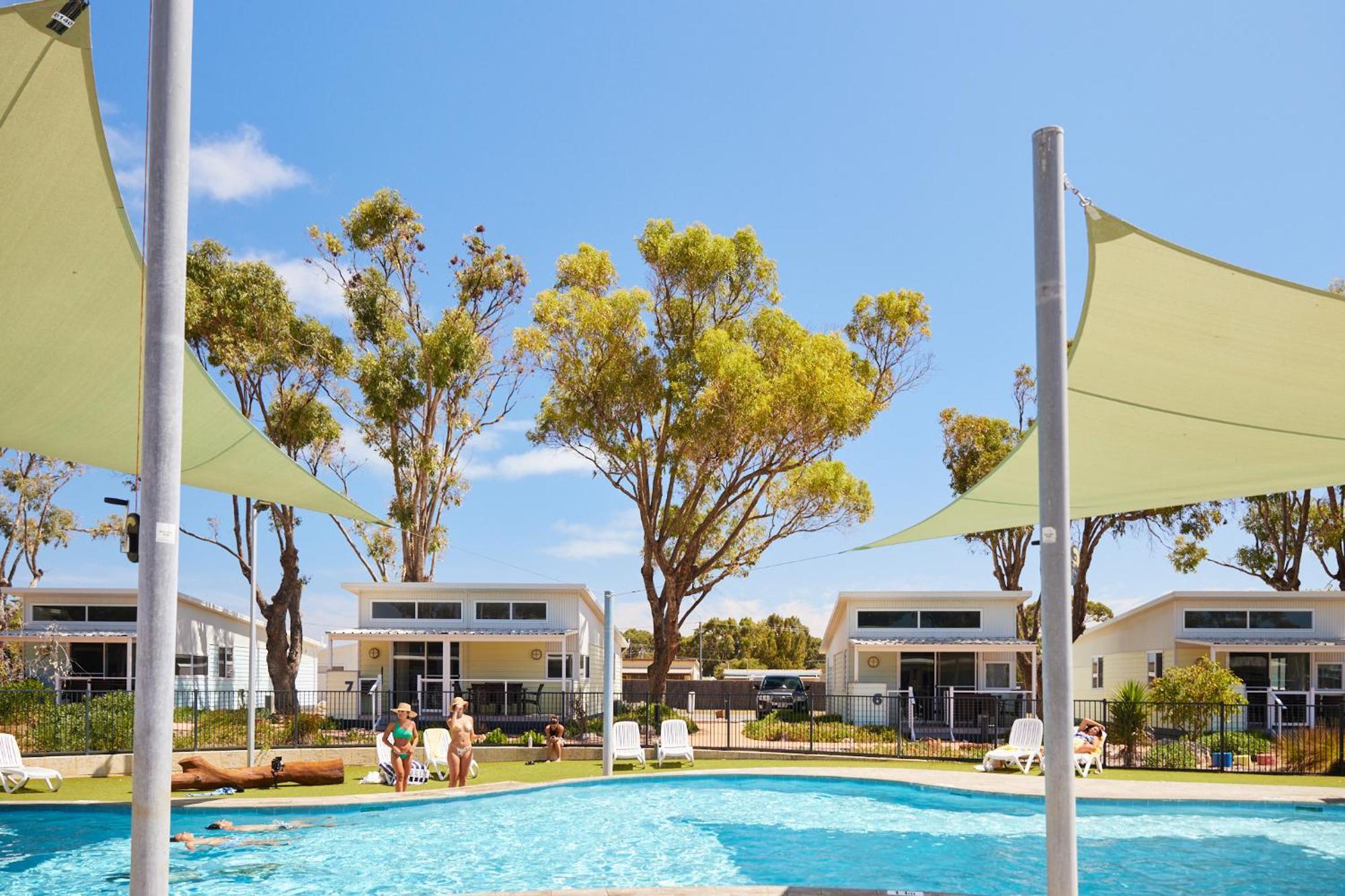 RAC Cervantes Holiday Park Buitenkant foto