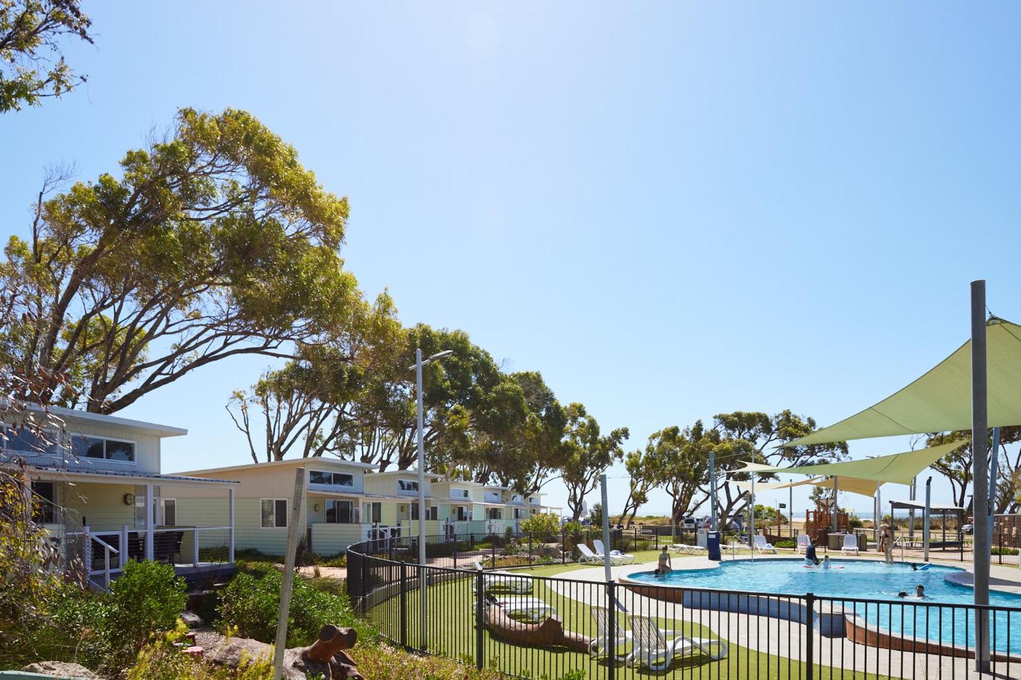 RAC Cervantes Holiday Park Buitenkant foto